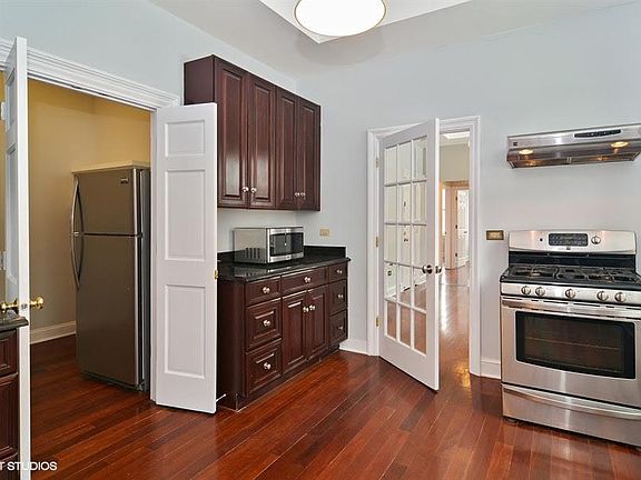 2nd image of 1255 N Ashland Ave