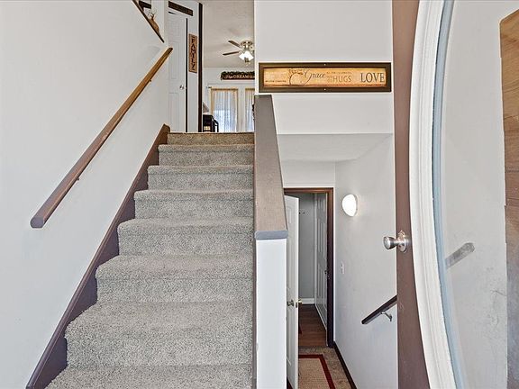 4th image of 99 S Persimmon St