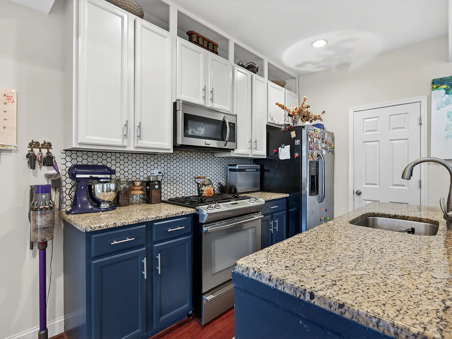 3 bed, 3.5 bath, 1939 sqft, $4,500 — Photo 2