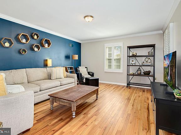 4th image of 55 Deerfield Ln
