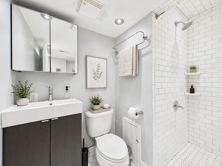 Beautiful 2 Bed 2 Full Bath Available In The Heart Of Rittenhouse Square! Free Water Pets And Gas — Photo 8