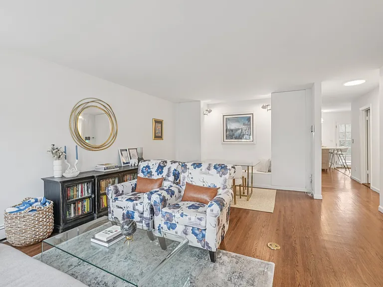 9 Oakwood Ave — Photo 13