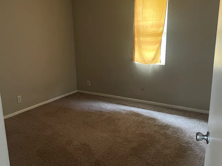 132 Holloway Dr — Photo 4