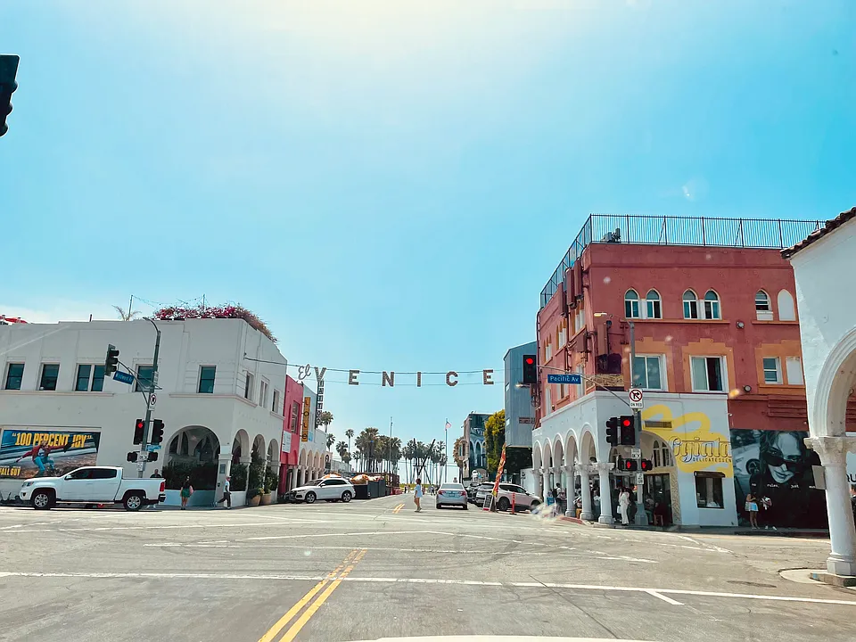 27th Ave
