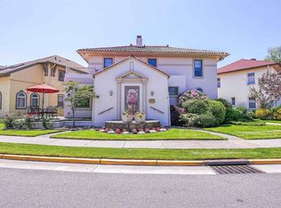 9 Circle Dr, Margate, NJ 08402