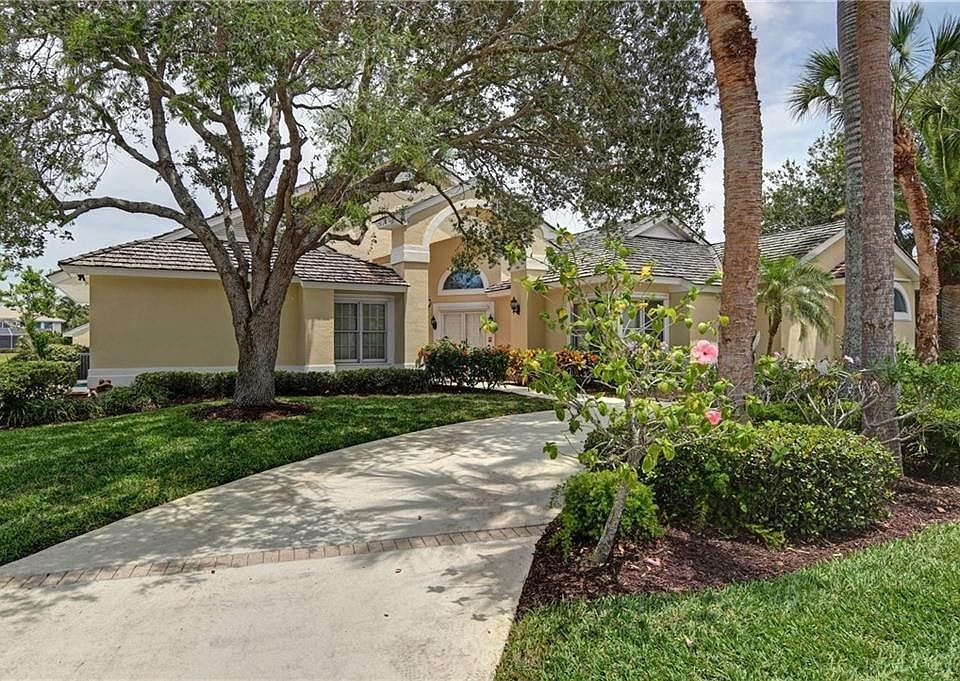 1st image of 220 Riverway Dr