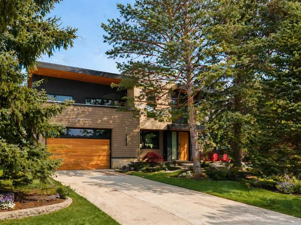 112 SW Pump Hill Grn SW, Calgary, AB T2V 4L4