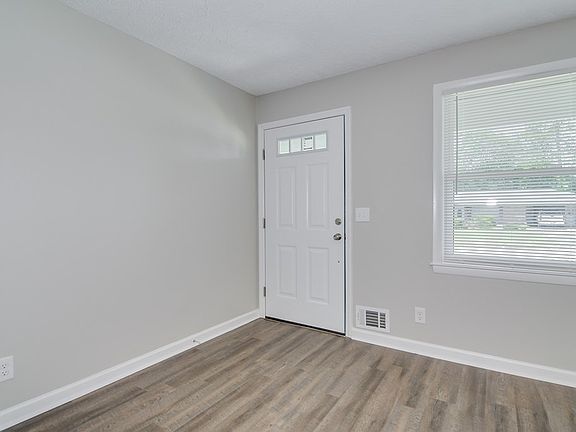5th image of 605 Ashley Cir