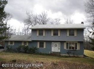 235 Red Oak Ln, Tannersville, PA 18372