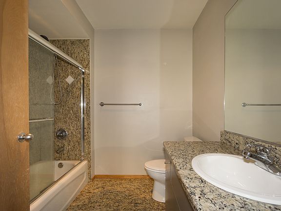 4th image of 1125 E Olive St #204-1
