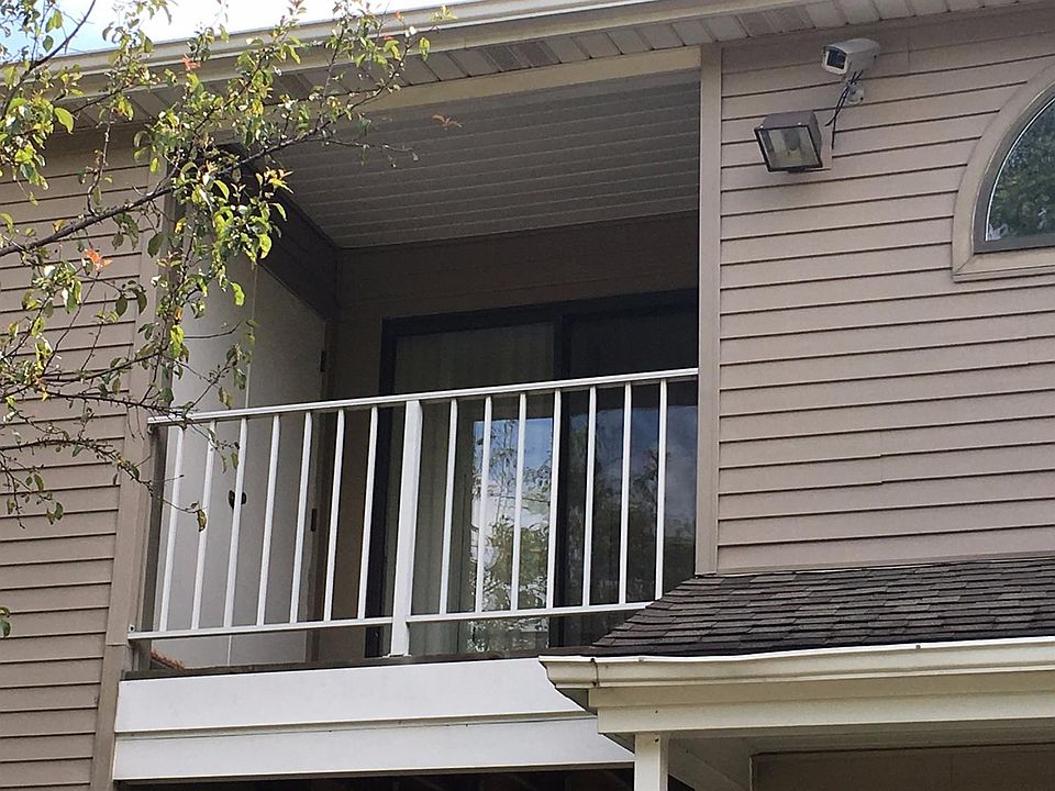 2nd image of 791 Clubhouse Dr