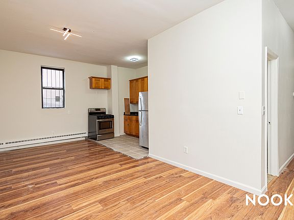 4th image of 537 Marcy Ave #1R