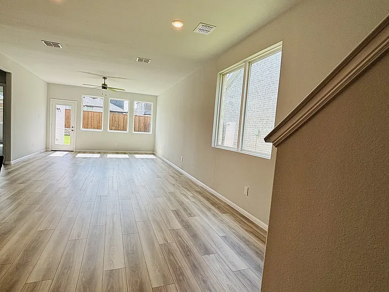 912 Santa Lucia Dr — Photo 21