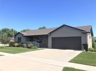 1407 Pamela Dr, Holdrege, NE 68949