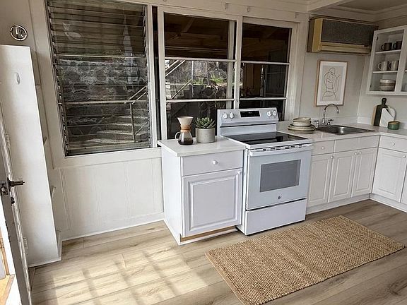 2nd image of 2304 Makanani Dr