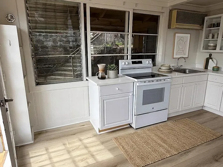 2304 Makanani Dr — Photo 2