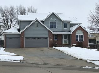 8120 Whitney Ct, Lincoln, NE 68507