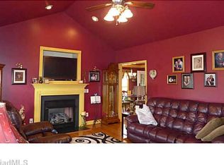 6804 Pritchett Woods Dr, Browns Summit, NC 27214