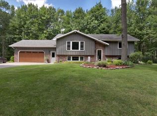 W2260 Pine Grove Ln, Marinette, WI 54143