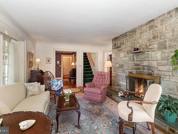 4th image of 1 Meadowbrook Ln