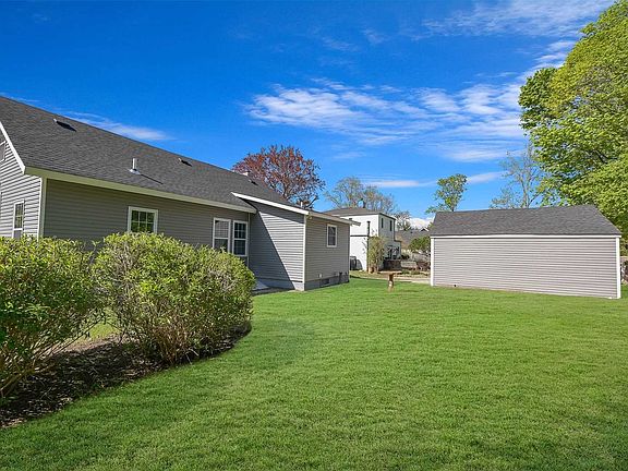 3rd image of 29 Crescent Dr