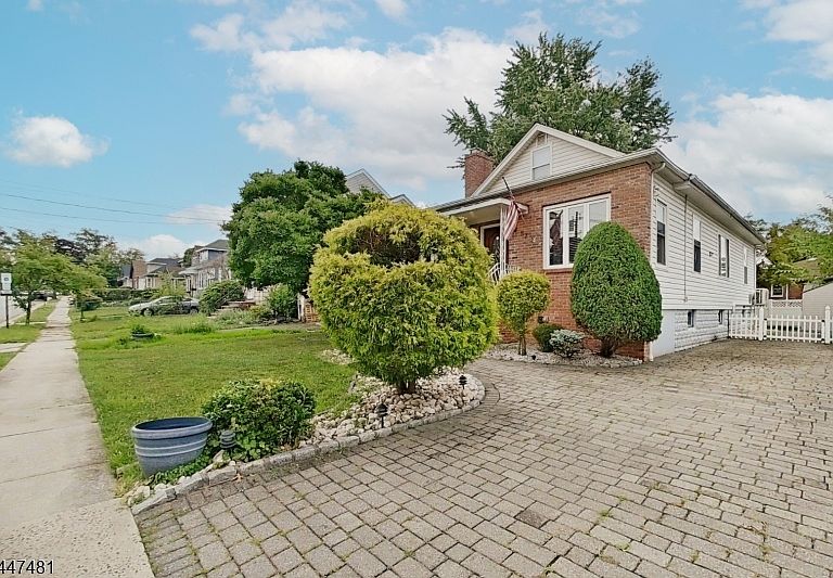 Listing photo 4