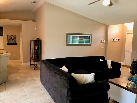 4th image of 2227 Penguin Ln