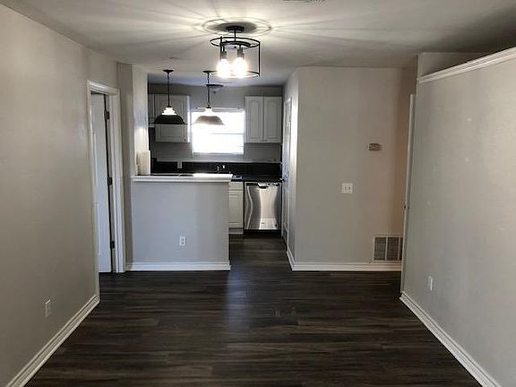 4th image of 3303 Rosebank Dr