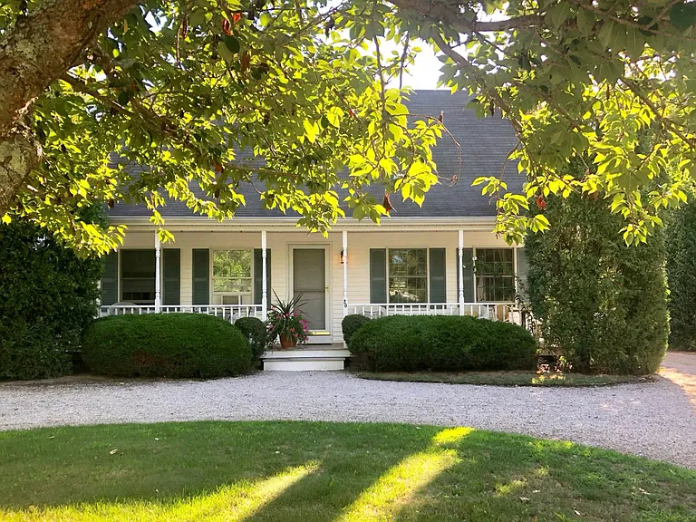 Parkway Dr — Photo 2