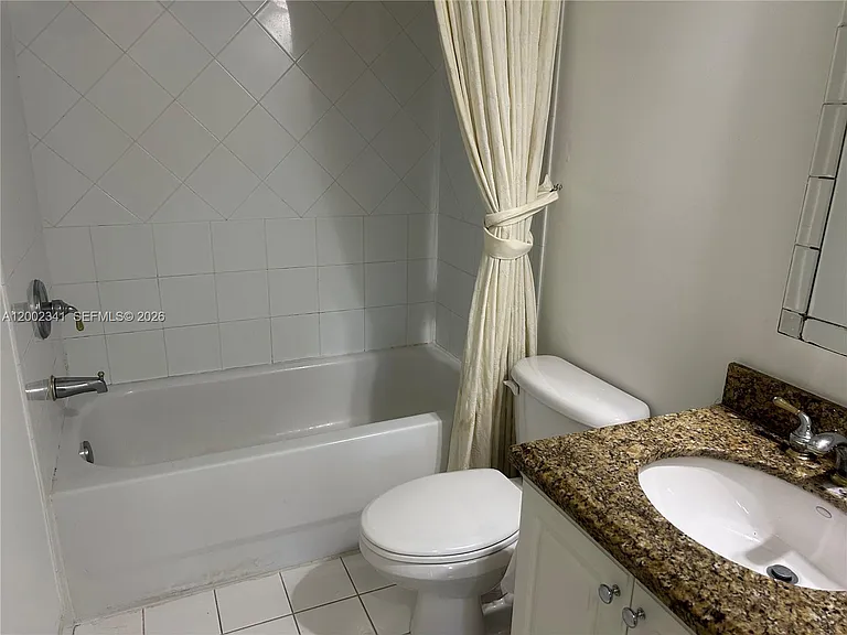 915 SW 143rd Ter #2008 — Photo 7