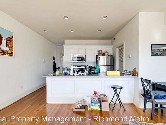 4th image of 4-6 S Plum St #6A