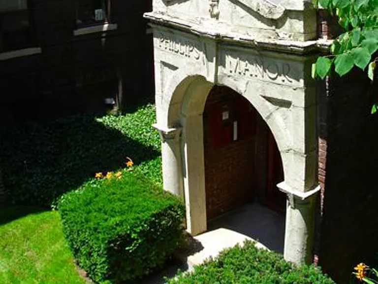 Phillips Manor — Photo 11