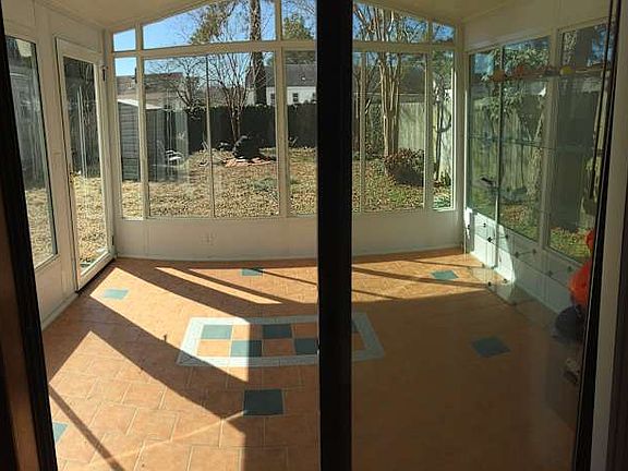 5th image of 1825 Croyden Rd