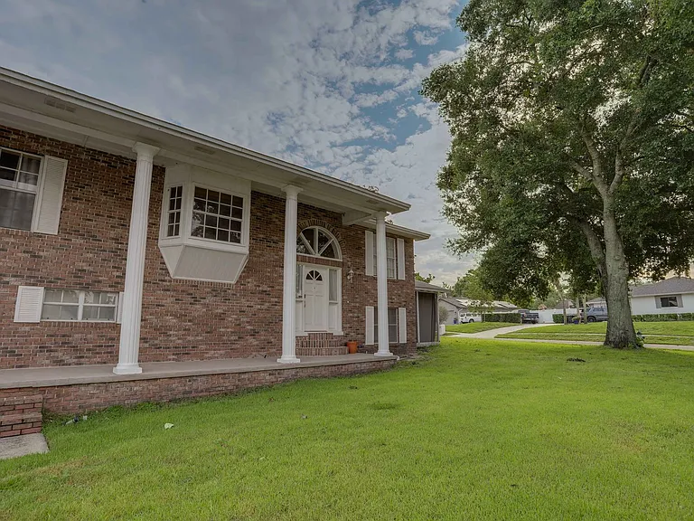5212 Abelia Dr — Photo 2