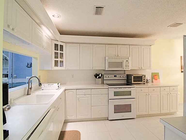 886 Windermere Way — Photo 12