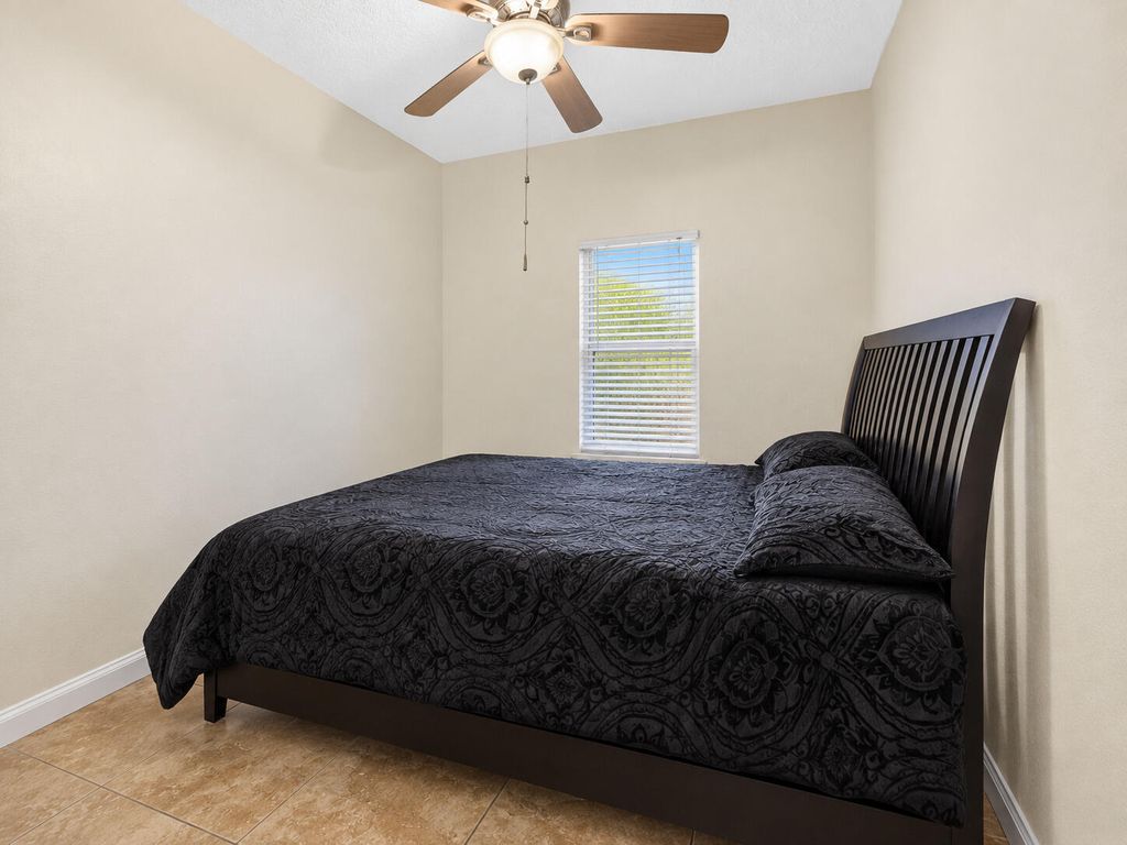 621 NW 3rd Avenue, photo 8