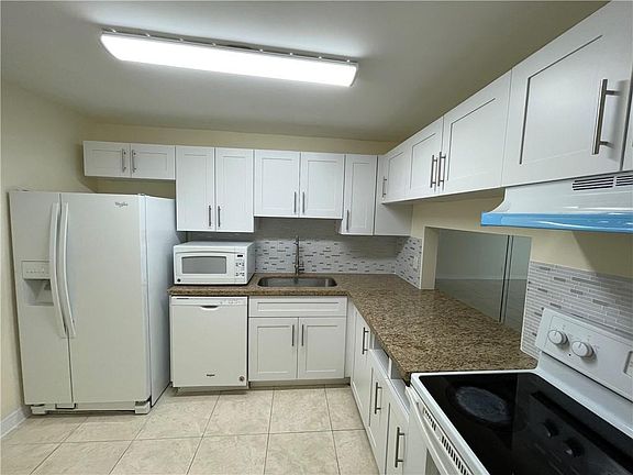 2nd image of 1891 N Lauderdale Avenue #110