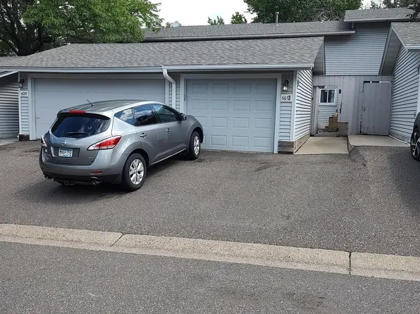 6613 Gretchen Ln N, Oakdale, MN 55128