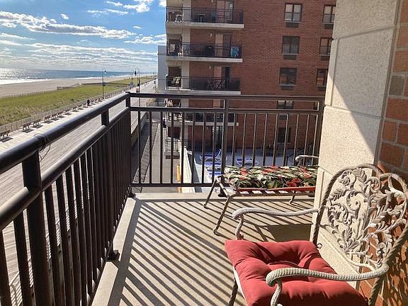 3rd image of 220 W Broadway #206