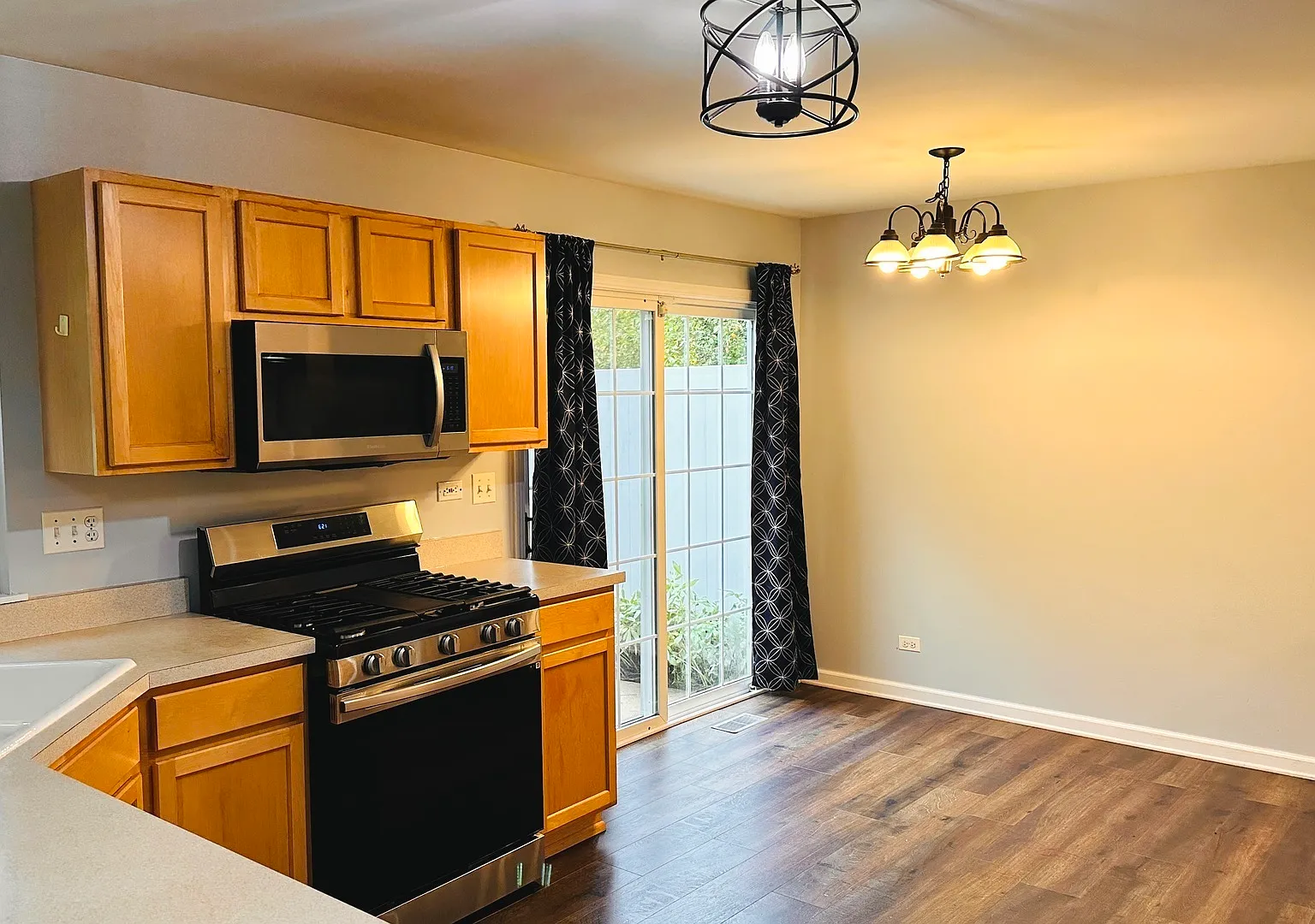 2 bed, 2.5 bath, 1738 sqft, $2,600 — Photo 3