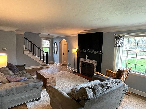 3rd image of 237 Wildwood Dr