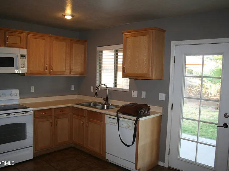11207 W Hopi St — Photo 19