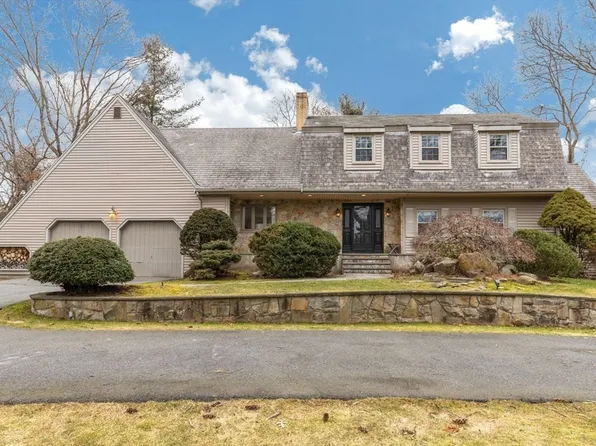 1 Brentwood Dr, North Easton, MA 02356