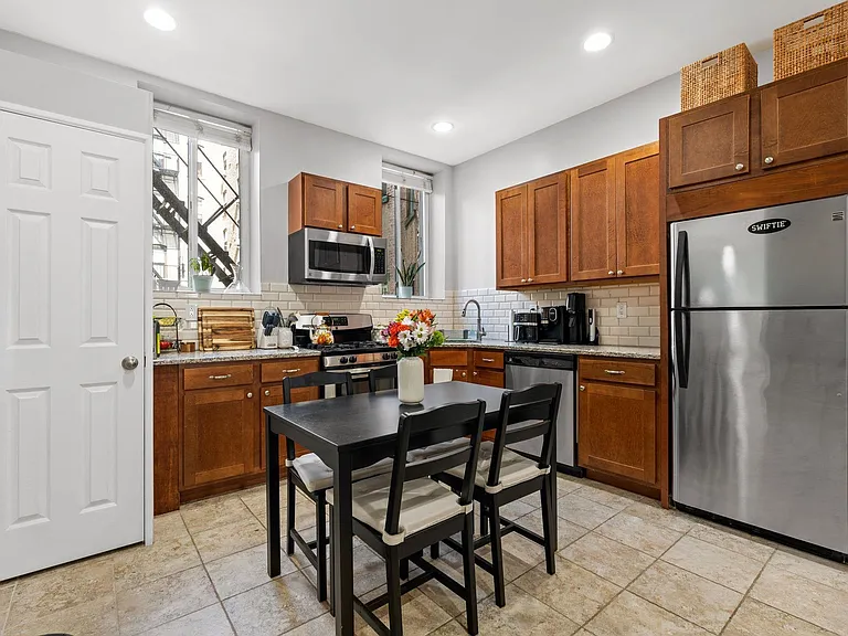 916 Willow Ave #1 — Photo 3