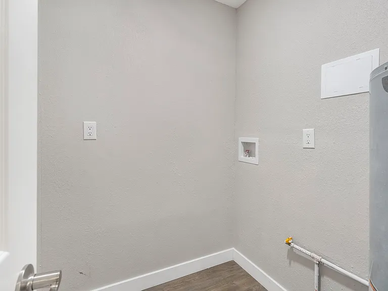 1607 W Lynn St — Photo 12