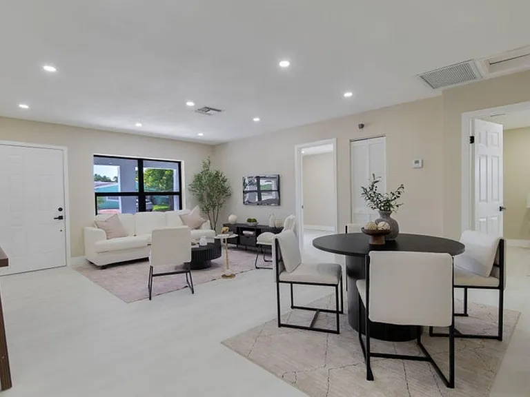 5409 NE 4th Ave — Photo 9