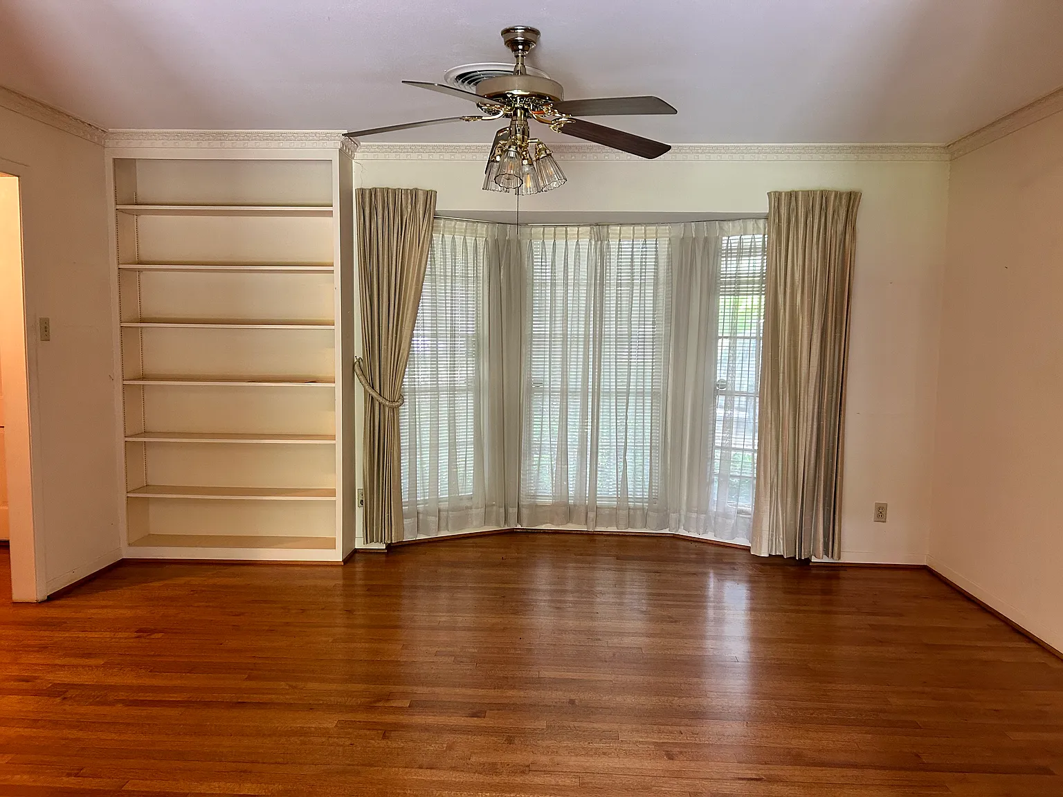 7214 Sharpview Dr — Photo 3