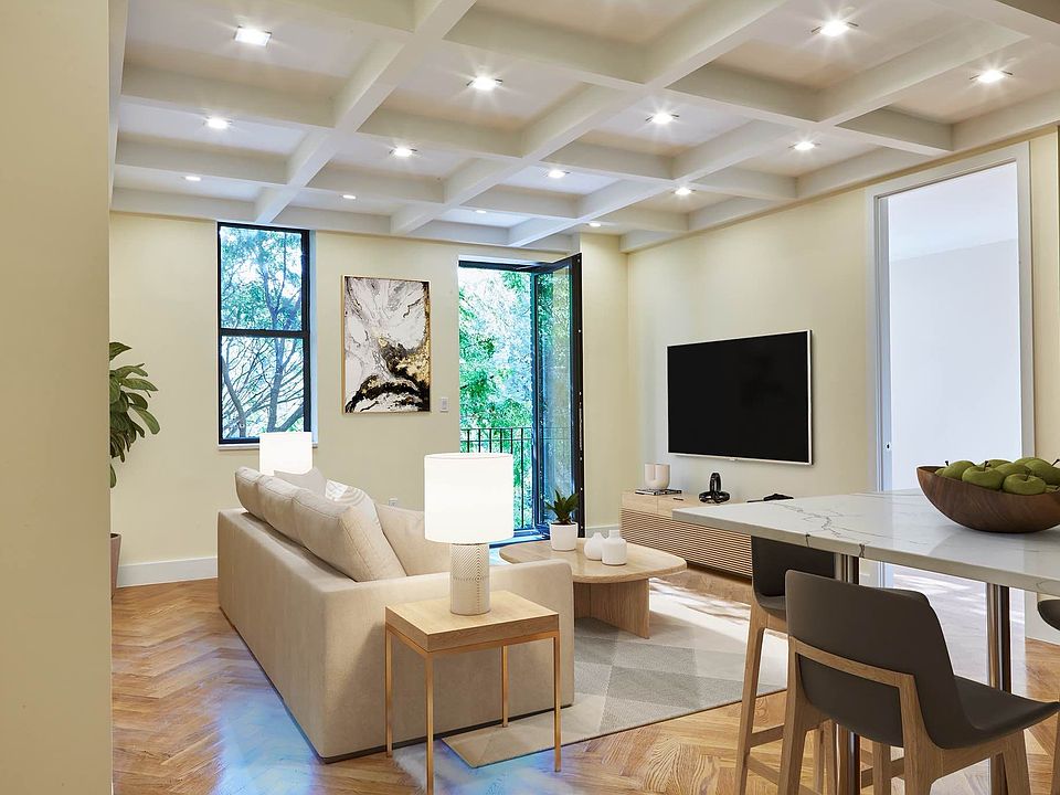 1st image of 921 Washington Ave #206