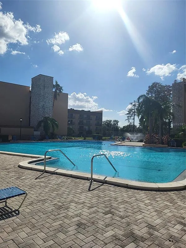 1 bed, 1.0 bath, 833 sqft, $1,350 — Photo 4