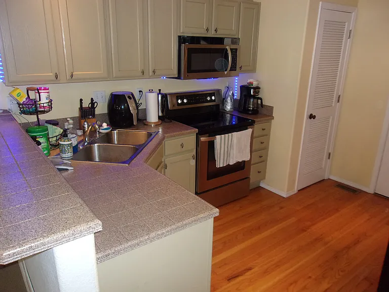1456 Courtyard Hts — Photo 13